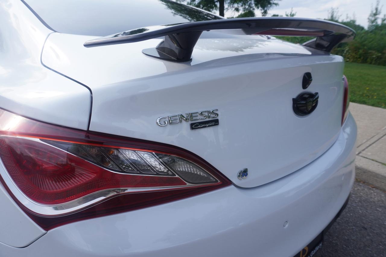 2016 Hyundai Genesis GT / 6 SPEED MANUAL / BREMBO'S / LOW KM'S / V6 / IMMACULATE SHAPE Photo