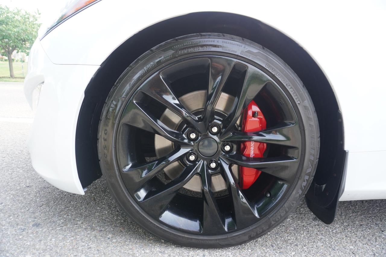 2016 Hyundai Genesis GT / 6 SPEED MANUAL / BREMBO'S / LOW KM'S / V6 / IMMACULATE SHAPE Photo