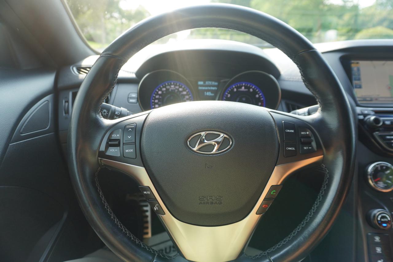 2016 Hyundai Genesis GT / 6 SPEED MANUAL / BREMBO'S / LOW KM'S / V6 / IMMACULATE SHAPE Photo