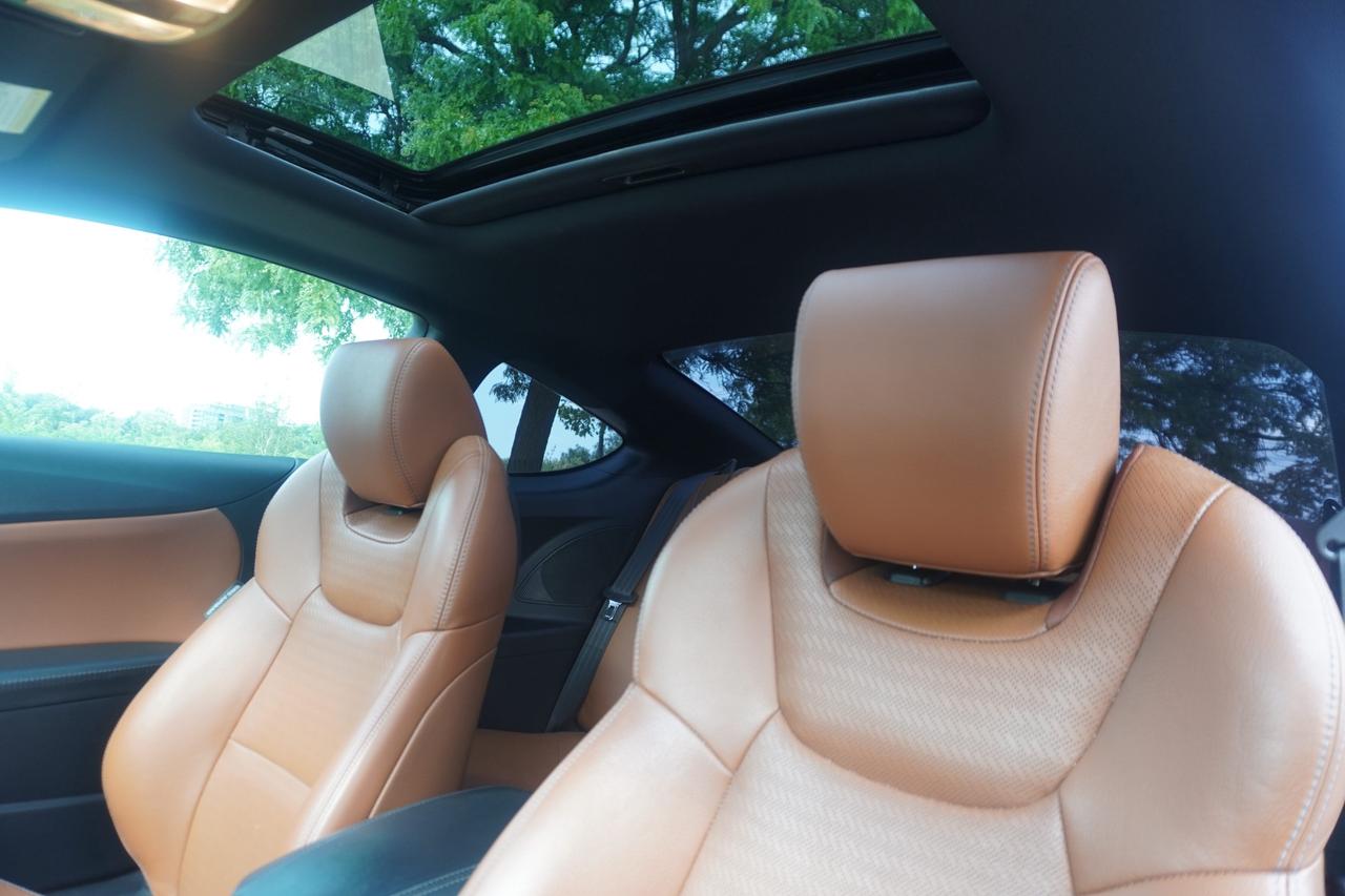 2016 Hyundai Genesis GT / 6 SPEED MANUAL / BREMBO'S / LOW KM'S / V6 / IMMACULATE SHAPE Photo