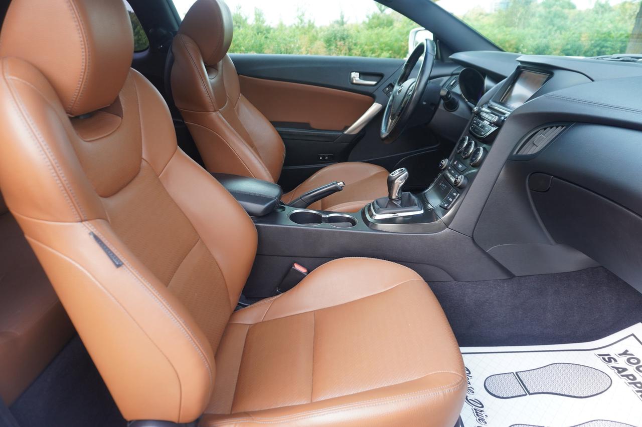 2016 Hyundai Genesis GT / 6 SPEED MANUAL / BREMBO'S / LOW KM'S / V6 / IMMACULATE SHAPE Photo