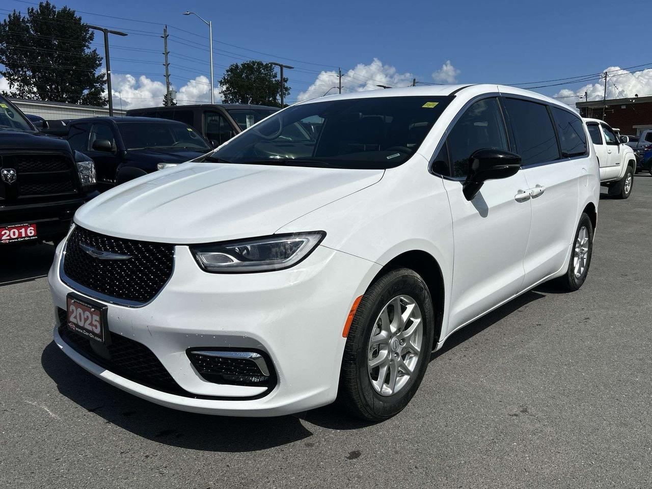2025 Chrysler Pacifica 7 PASS | HTD LEATHER | CARPLAY | REMOTE START Photo0