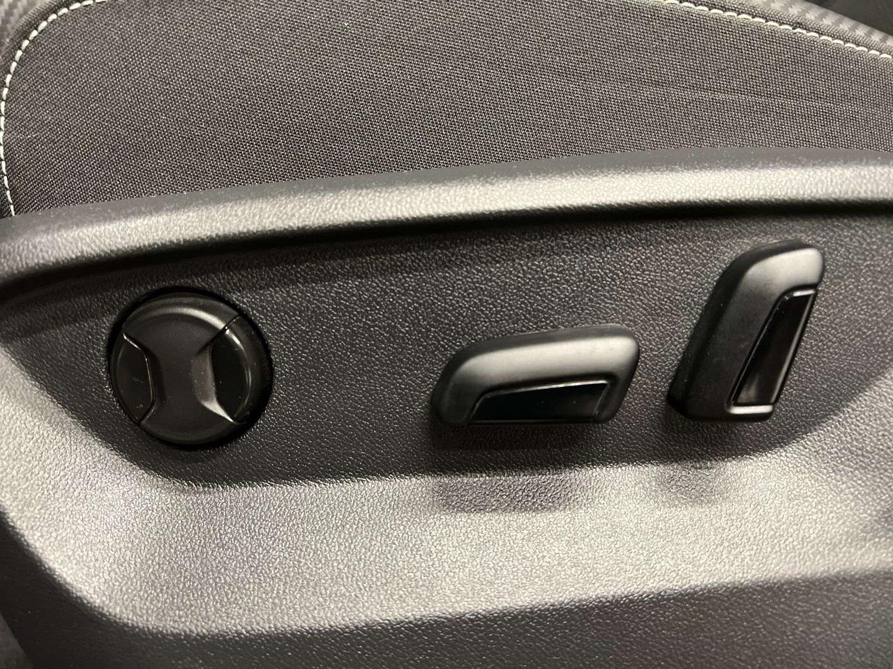 2025 Volkswagen Atlas AWD | LEATHER |CARPLAY | REMOTE START |BLIND SPOT Photo