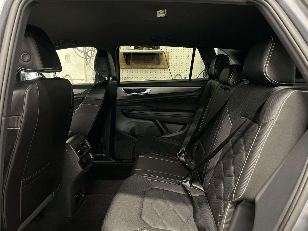 2025 Volkswagen Atlas AWD | LEATHER |CARPLAY | REMOTE START |BLIND SPOT Photo