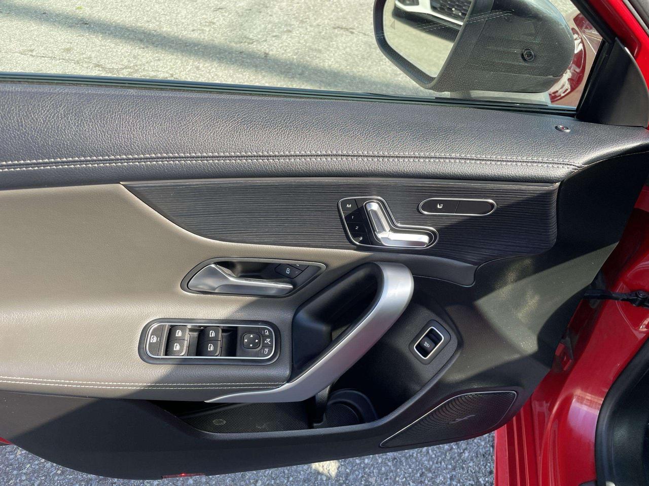 2019 Mercedes-Benz A-Class NAVI, PANO. ROOF, BURMESTER SOUND, BLIS, TRAFFIC SIGN ASSIST, SEAT MEMORY Photo