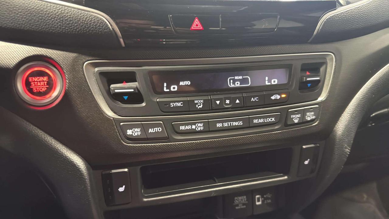 2022 Honda Pilot TRAILSPORT | CLEAN CARFAX | 1OWNER | CARPLAY Photo