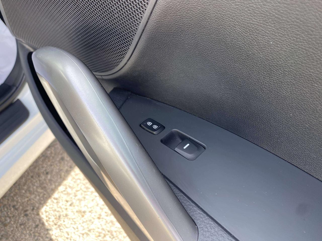 2016 Hyundai Veloster  - Photo #17