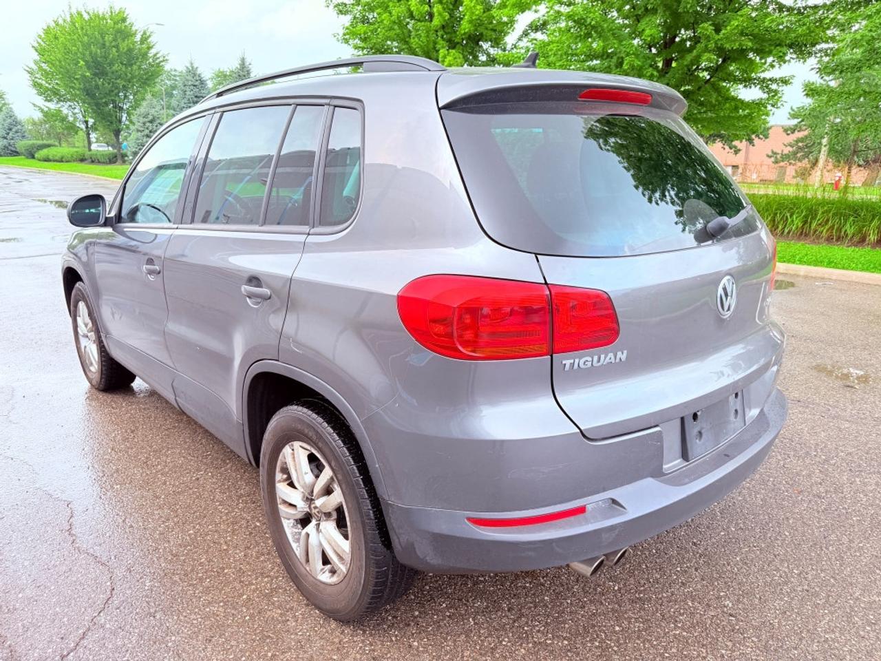 2015 Volkswagen Tiguan 2WD 4dr Auto Photo3