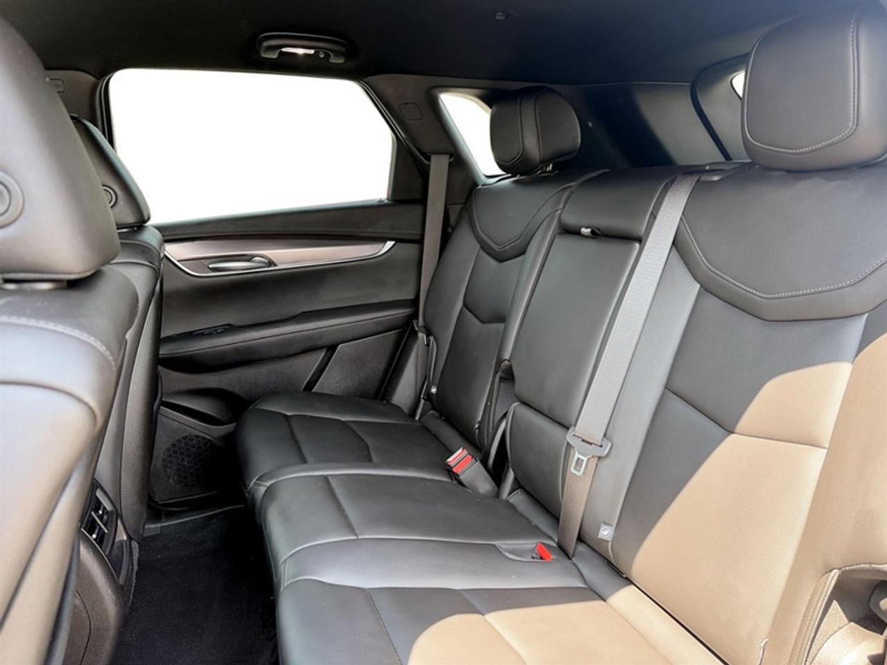 2022 Cadillac XT5 Luxury  **LOW MILEAGE** Photo