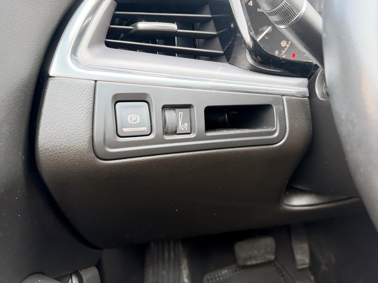 2022 Cadillac XT5 Luxury  **LOW MILEAGE** Photo