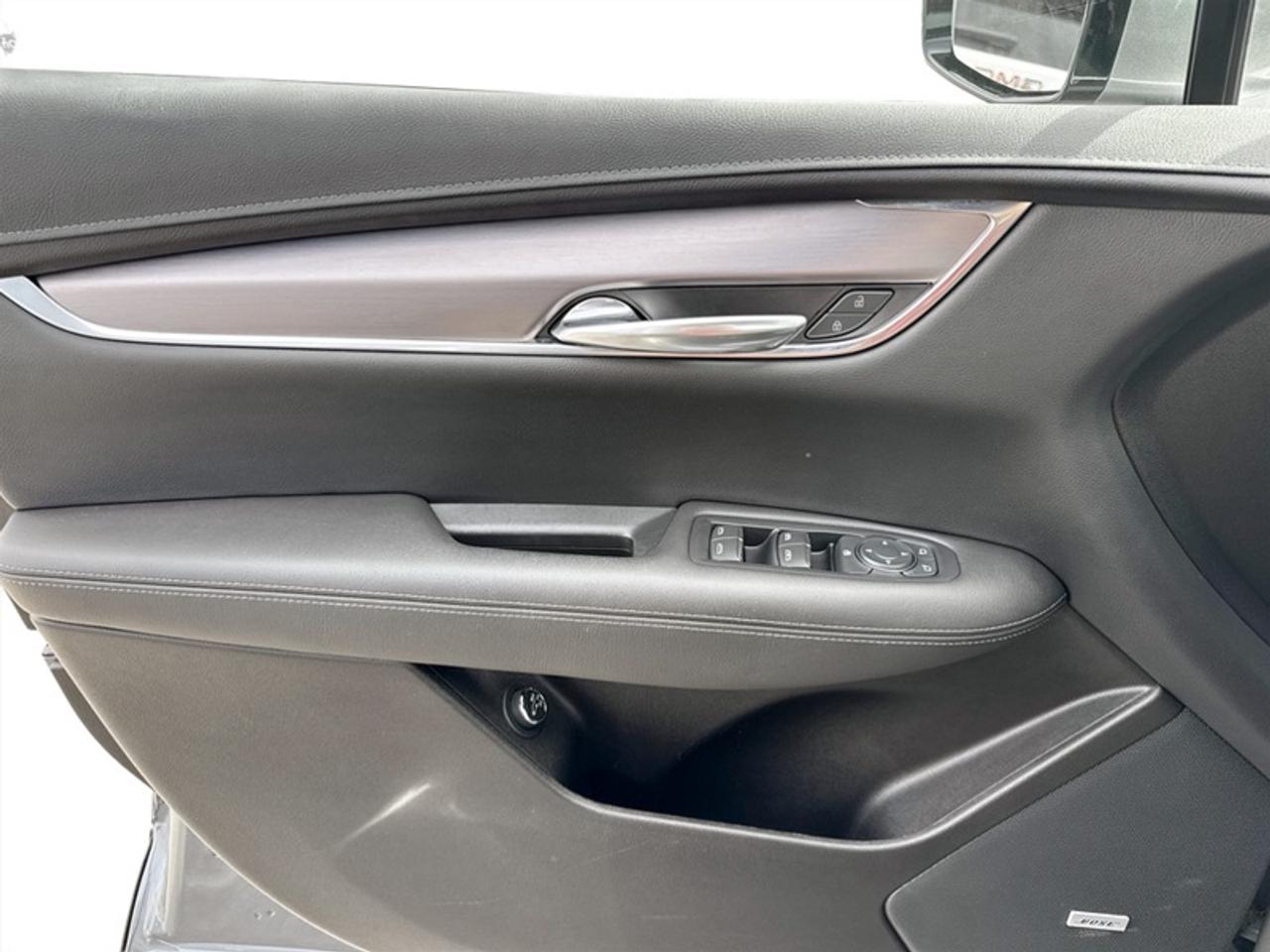 2022 Cadillac XT5 Luxury  **LOW MILEAGE** Photo