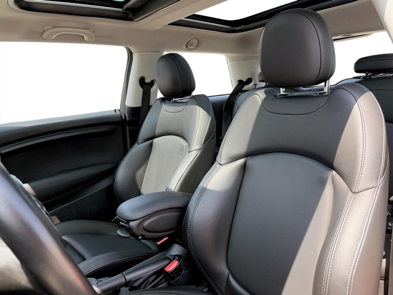2019 MINI 3 Door 2-Door Hatchback  **CLEAN CARFAX** Photo
