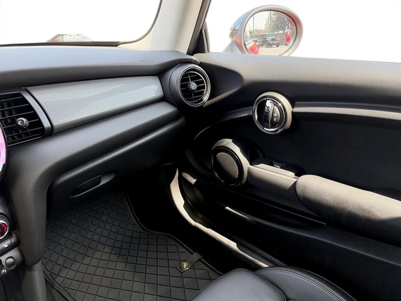 2019 MINI 3 Door 2-Door Hatchback  **CLEAN CARFAX** Photo