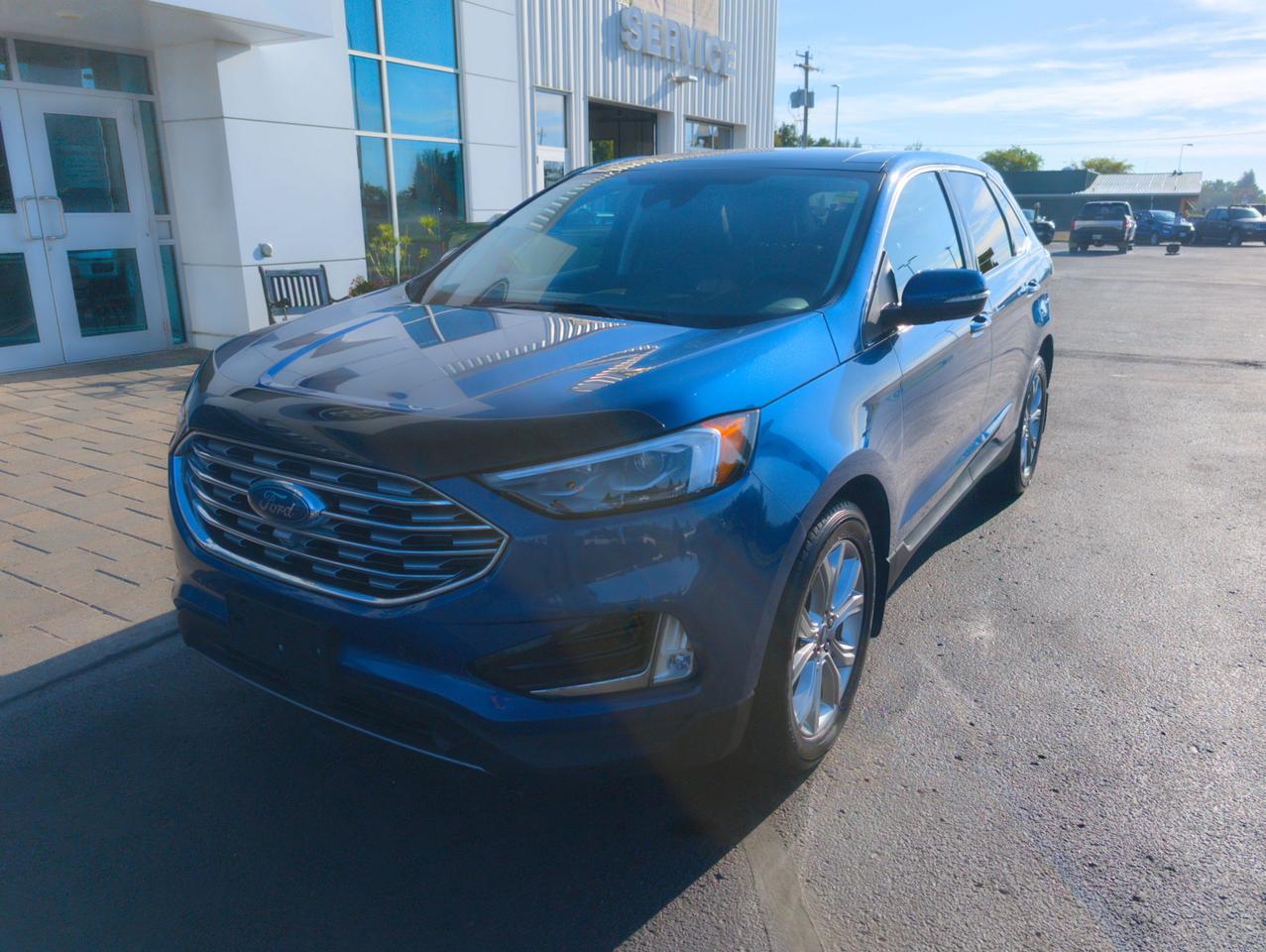 2022 Ford Edge Titanium Photo1