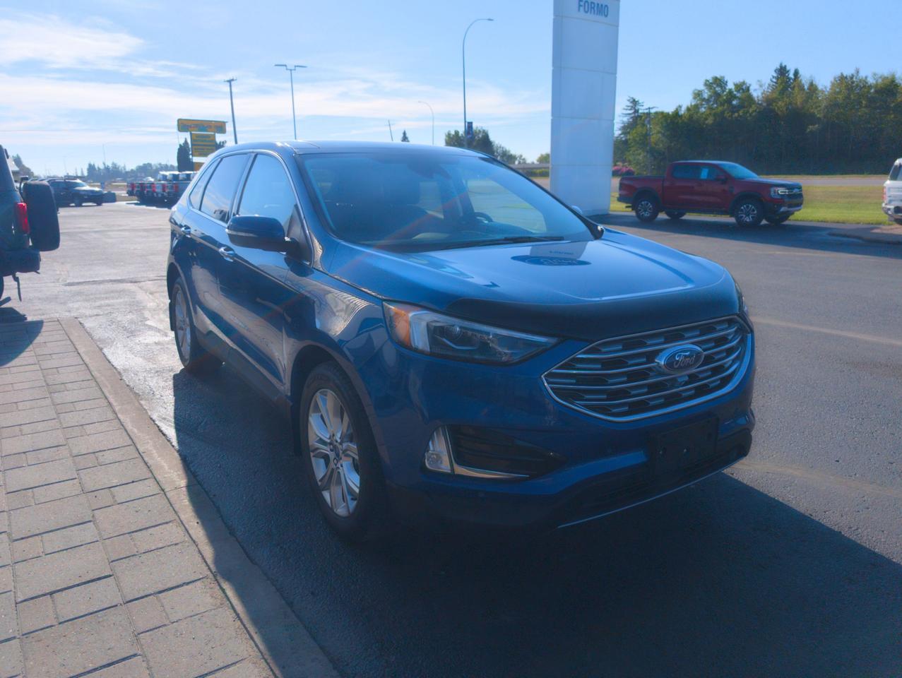 2022 Ford Edge Titanium Photo3