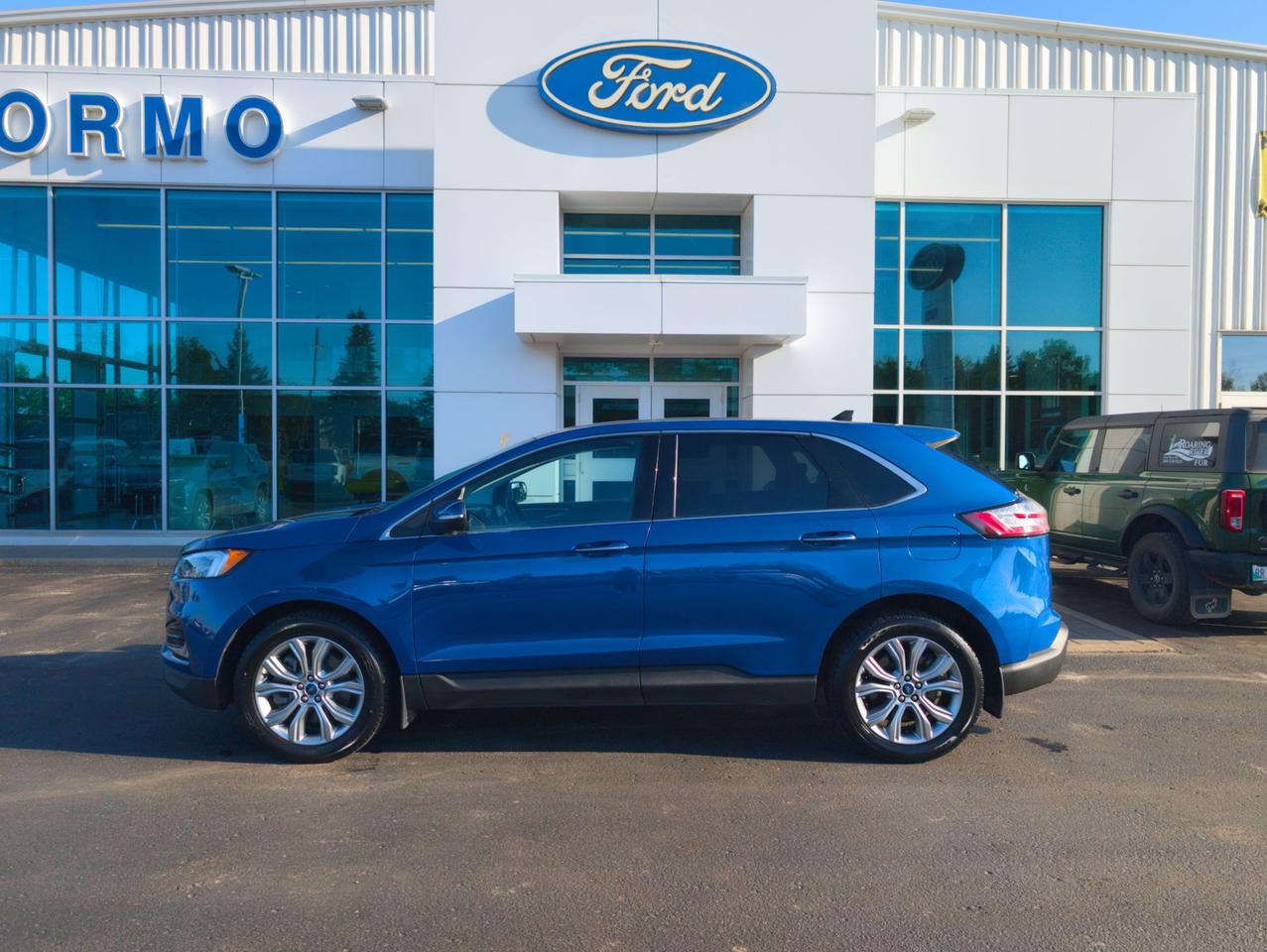 2022 Ford Edge Titanium Photo0