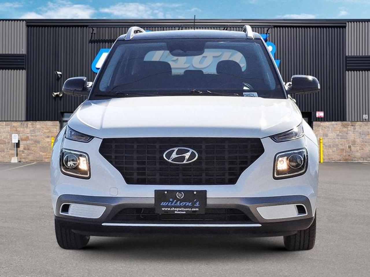 2023 Hyundai Venue Preferred Two-Tone | Heated Wheel + Seats | CarPlay + Android | Rear Camera | and More ! Photo