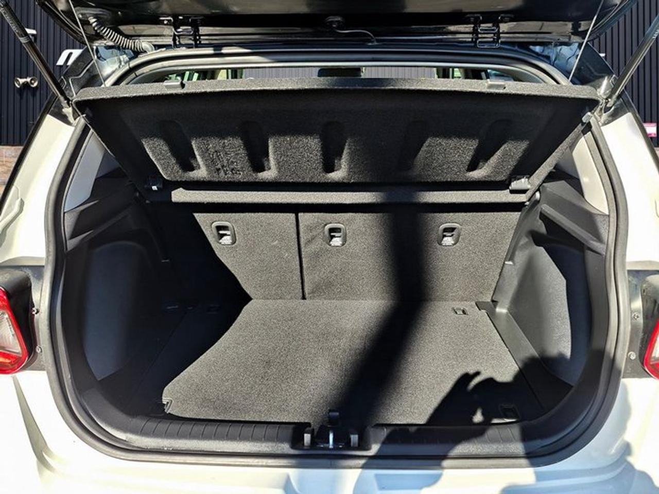 2023 Hyundai Venue Preferred Two-Tone | Heated Wheel + Seats | CarPlay + Android | Rear Camera | and More ! Photo