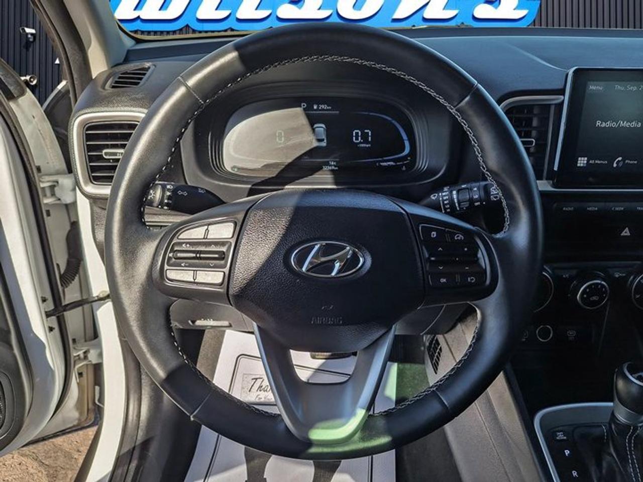 2023 Hyundai Venue Preferred Two-Tone | Heated Wheel + Seats | CarPlay + Android | Rear Camera | and More ! Photo