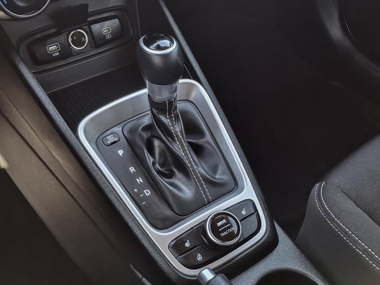 2023 Hyundai Venue Preferred Two-Tone | Heated Wheel + Seats | CarPlay + Android | Rear Camera | and More ! Photo