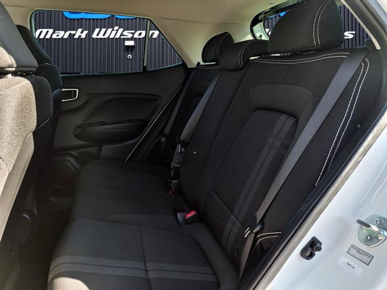 2023 Hyundai Venue Preferred Two-Tone | Heated Wheel + Seats | CarPlay + Android | Rear Camera | and More ! Photo
