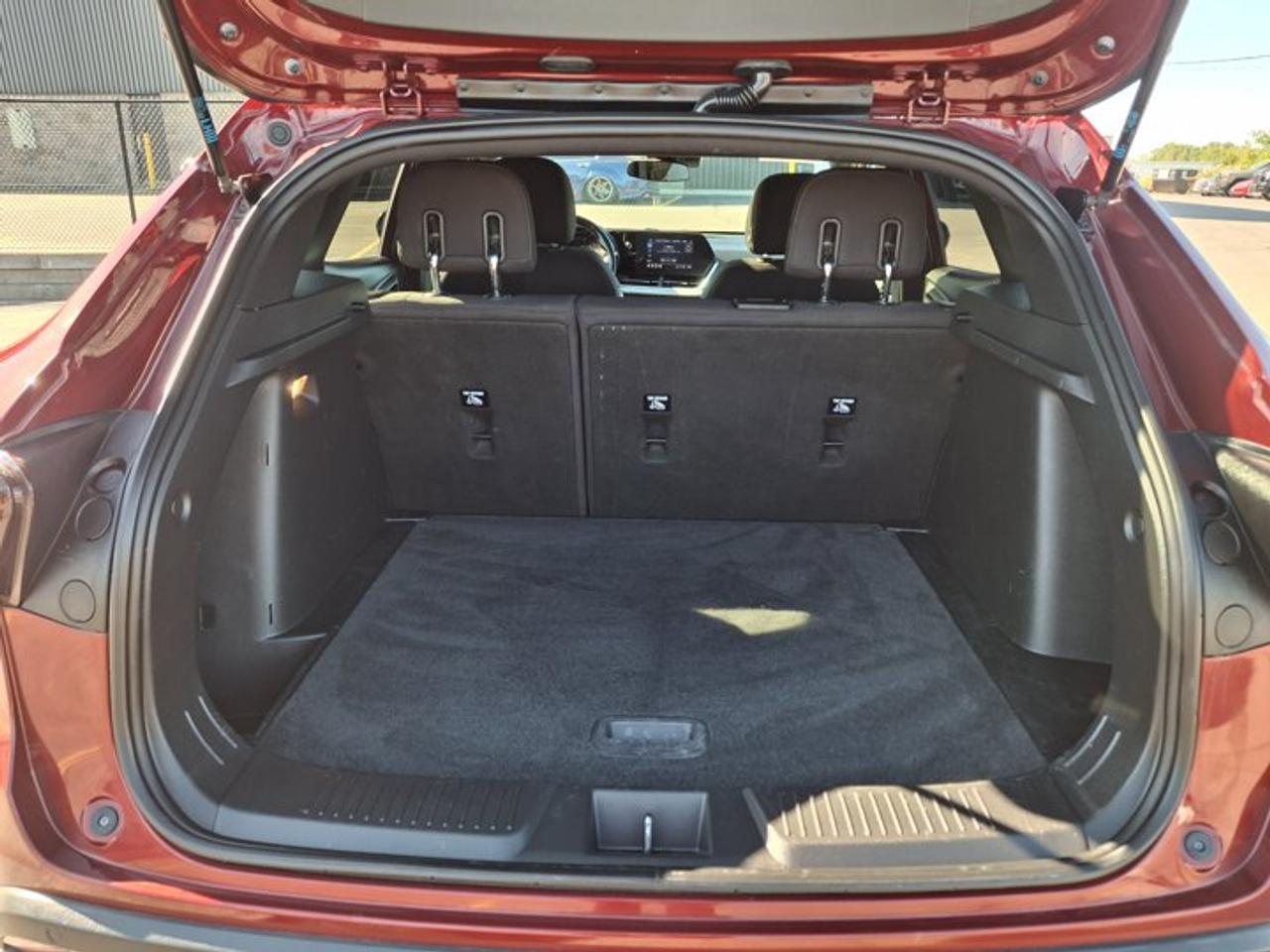 2024 Chevrolet Trax 1RS | Sunroof | Heated Seats + Steering | CarPlay | Remote Start | Blind Spot | Rear Cam | and More! Photo
