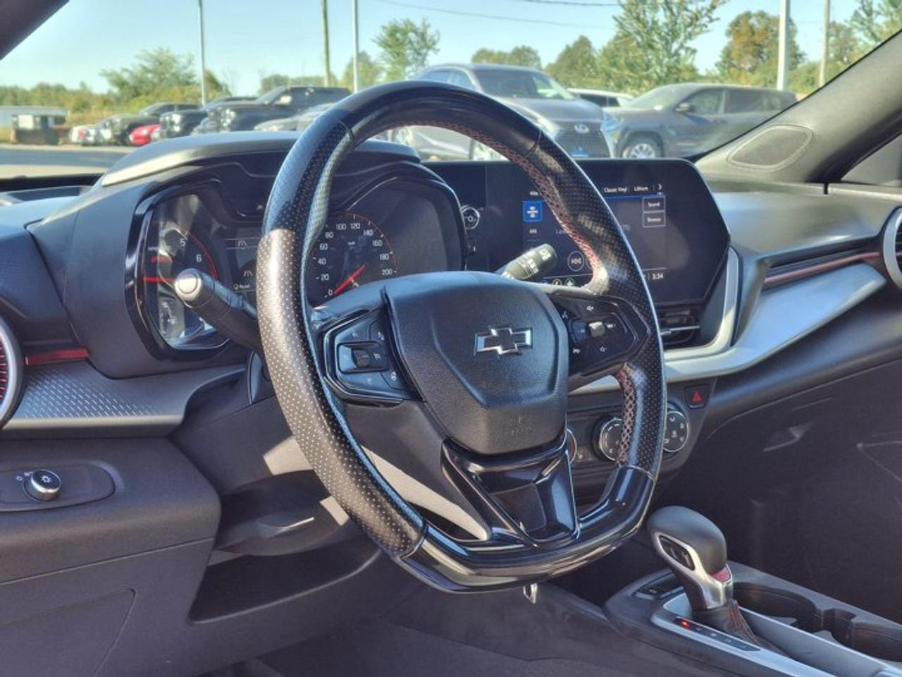 2024 Chevrolet Trax 1RS | Sunroof | Heated Seats + Steering | CarPlay | Remote Start | Blind Spot | Rear Cam | and More! Photo
