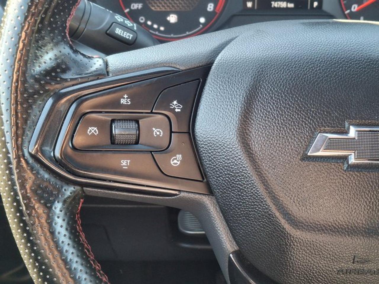 2024 Chevrolet Trax 1RS | Sunroof | Heated Seats + Steering | CarPlay | Remote Start | Blind Spot | Rear Cam | and More! Photo