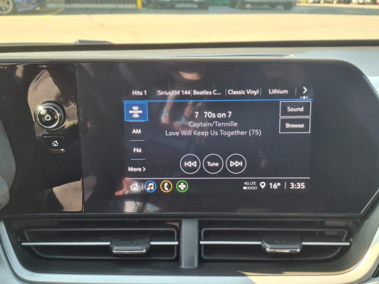 2024 Chevrolet Trax 1RS | Sunroof | Heated Seats + Steering | CarPlay | Remote Start | Blind Spot | Rear Cam | and More! Photo