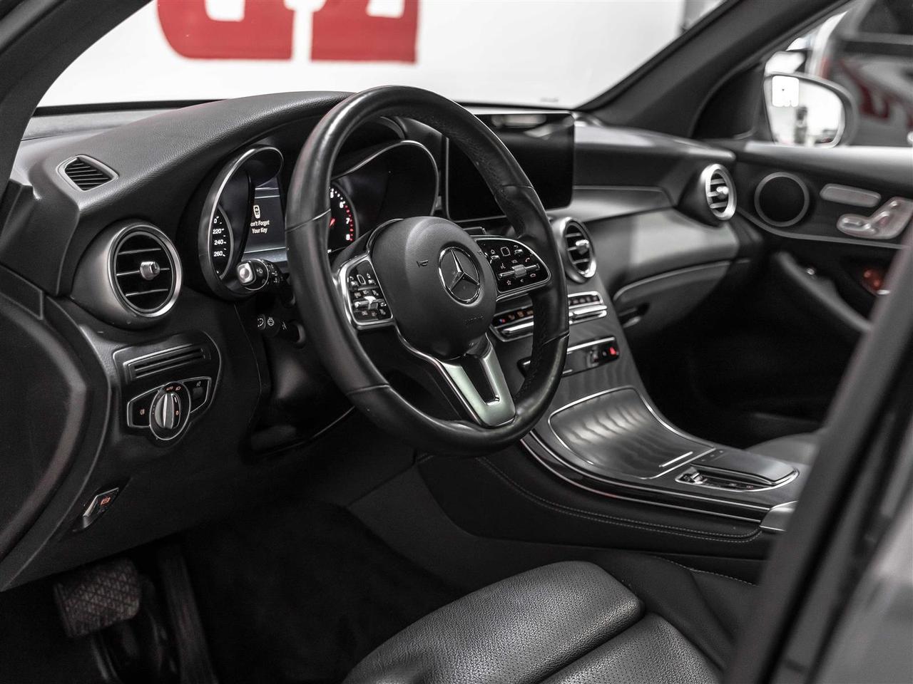 2020 Mercedes-Benz GLC GLC 300|AMG Night Package|Premium Package|360 Camera Photo