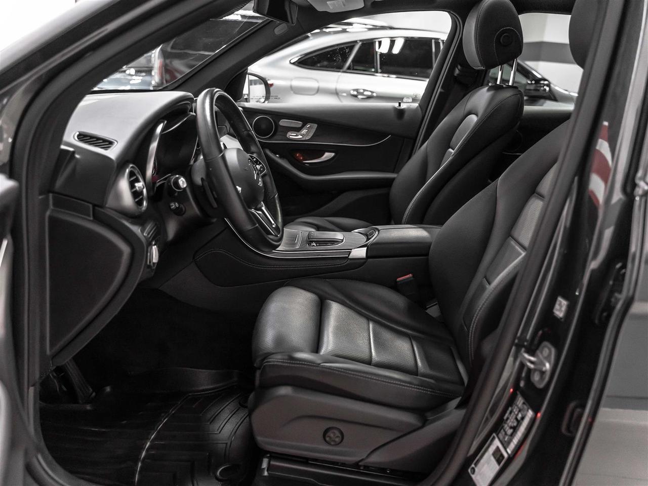 2020 Mercedes-Benz GLC GLC 300|AMG Night Package|Premium Package|360 Camera Photo