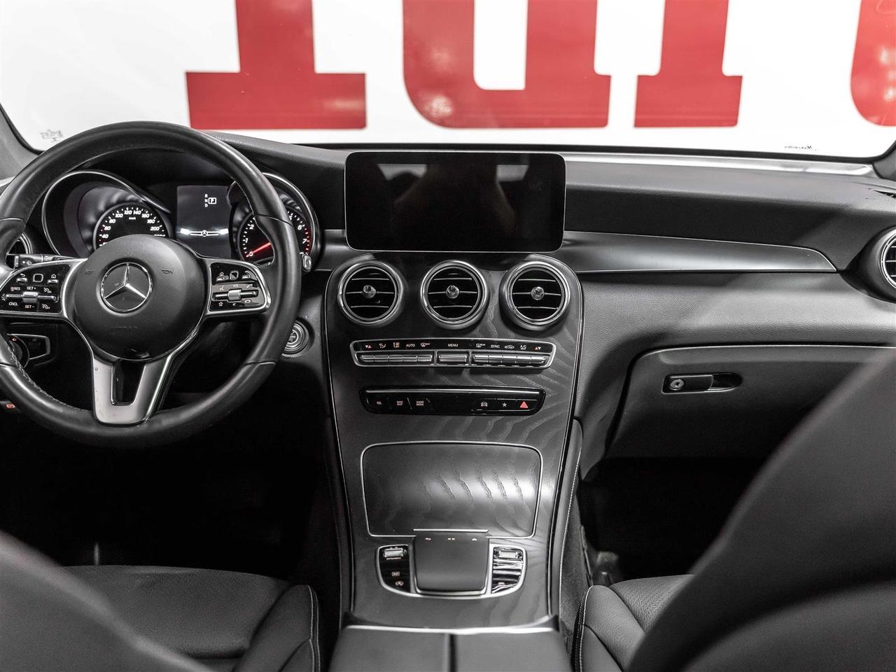 2020 Mercedes-Benz GLC GLC 300|AMG Night Package|Premium Package|360 Camera Photo