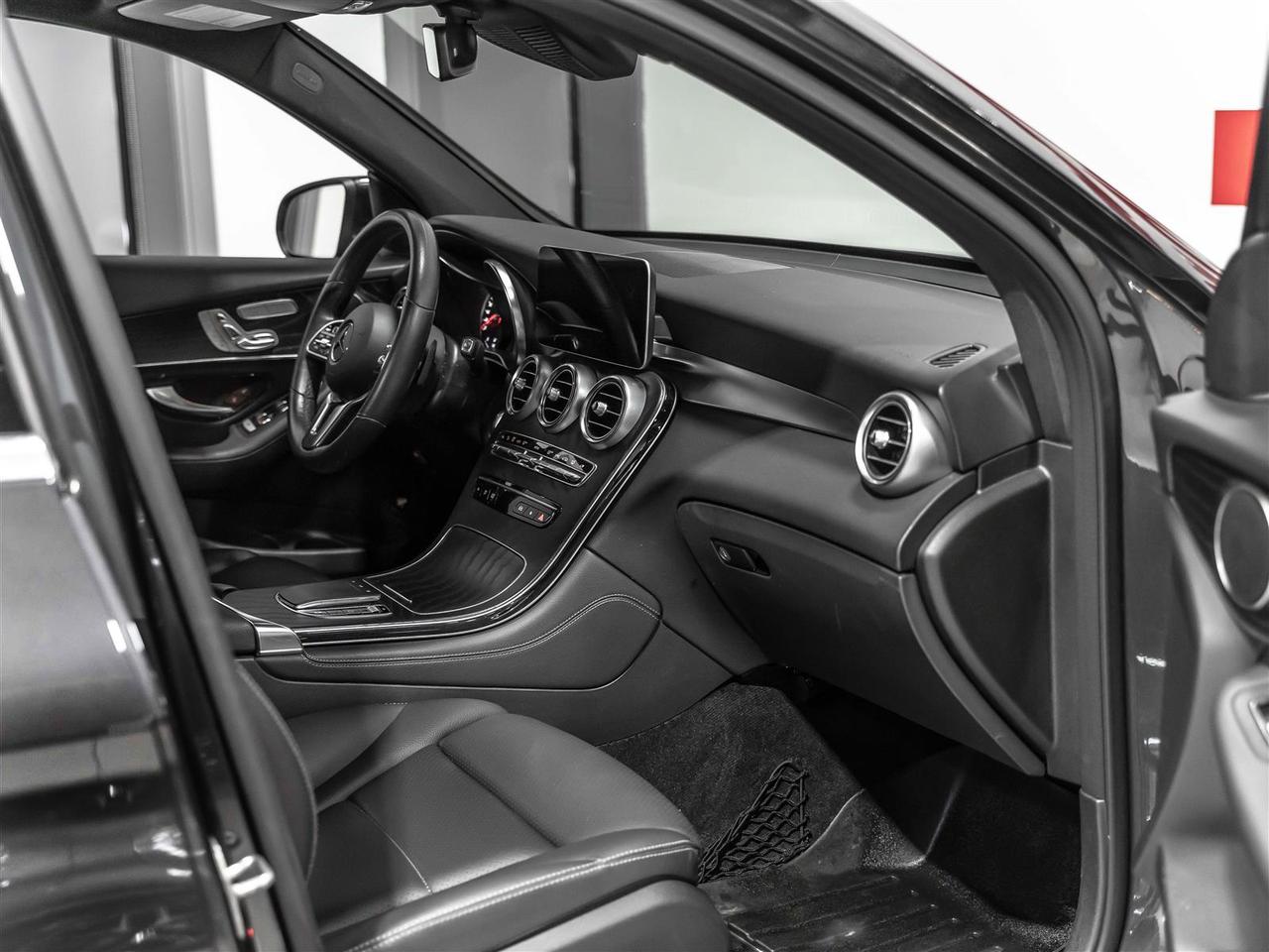 2020 Mercedes-Benz GLC GLC 300|AMG Night Package|Premium Package|360 Camera Photo