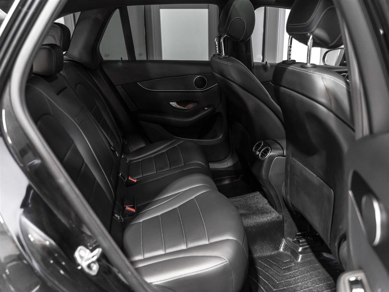 2020 Mercedes-Benz GLC GLC 300|AMG Night Package|Premium Package|360 Camera Photo