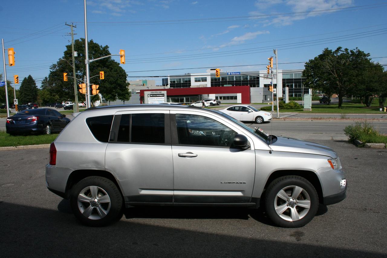2011 Jeep Compass North Edition Photo3