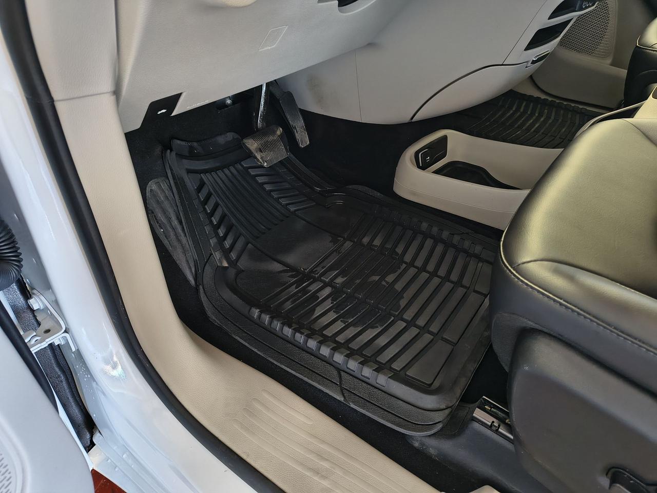 2023 Chrysler Pacifica Touring L Photo0