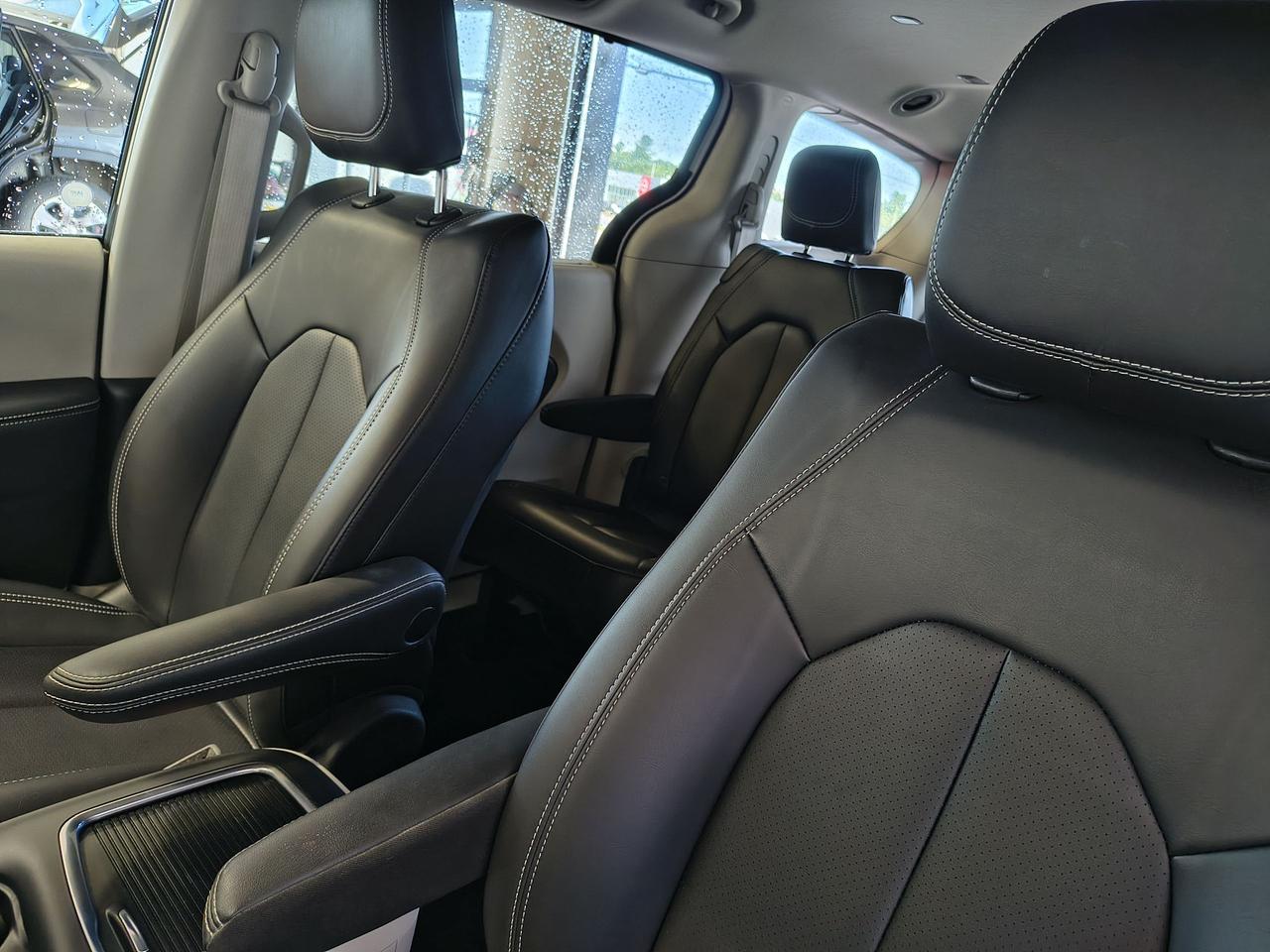 2023 Chrysler Pacifica Touring L Photo0