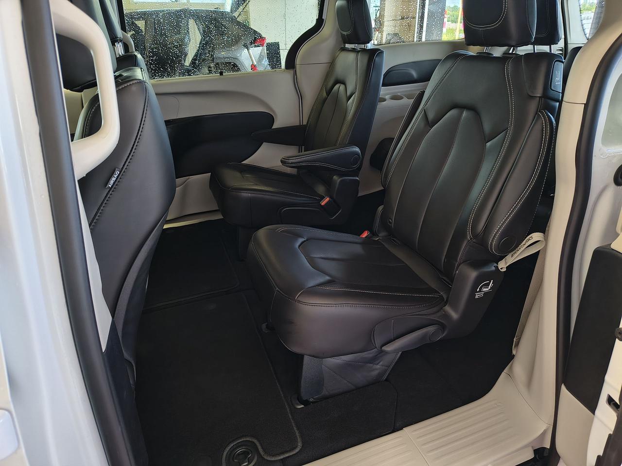 2023 Chrysler Pacifica Touring L Photo