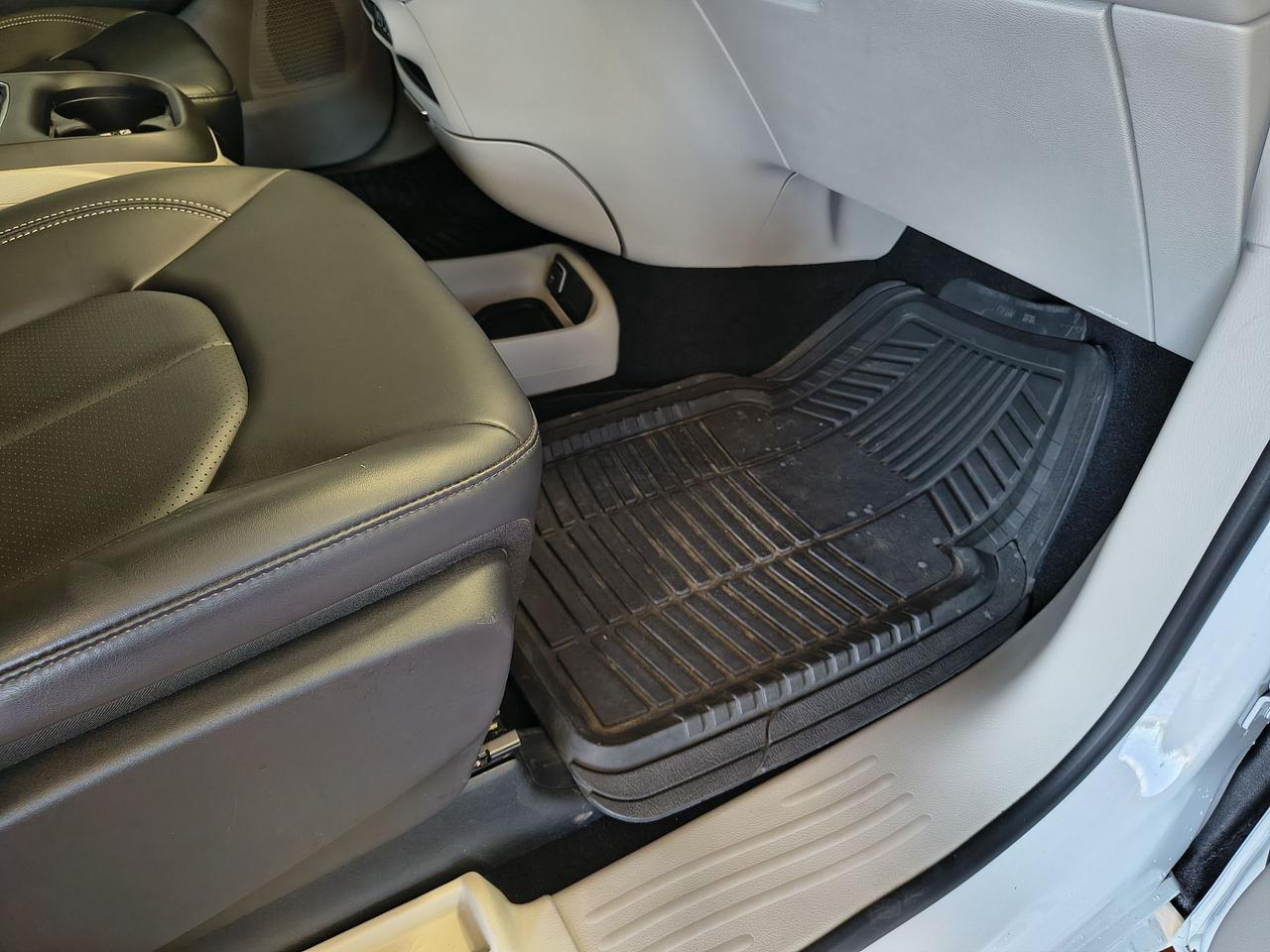 2023 Chrysler Pacifica Touring L Photo