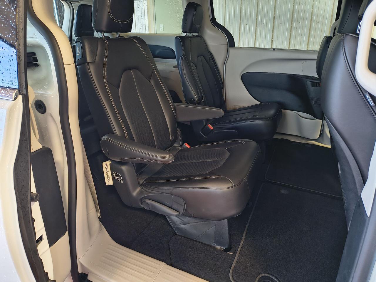 2023 Chrysler Pacifica Touring L Photo0