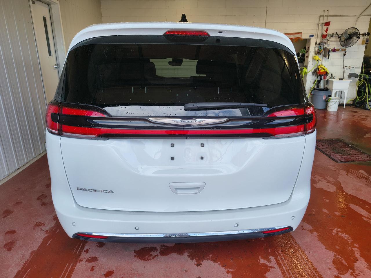 2023 Chrysler Pacifica Touring L Photo