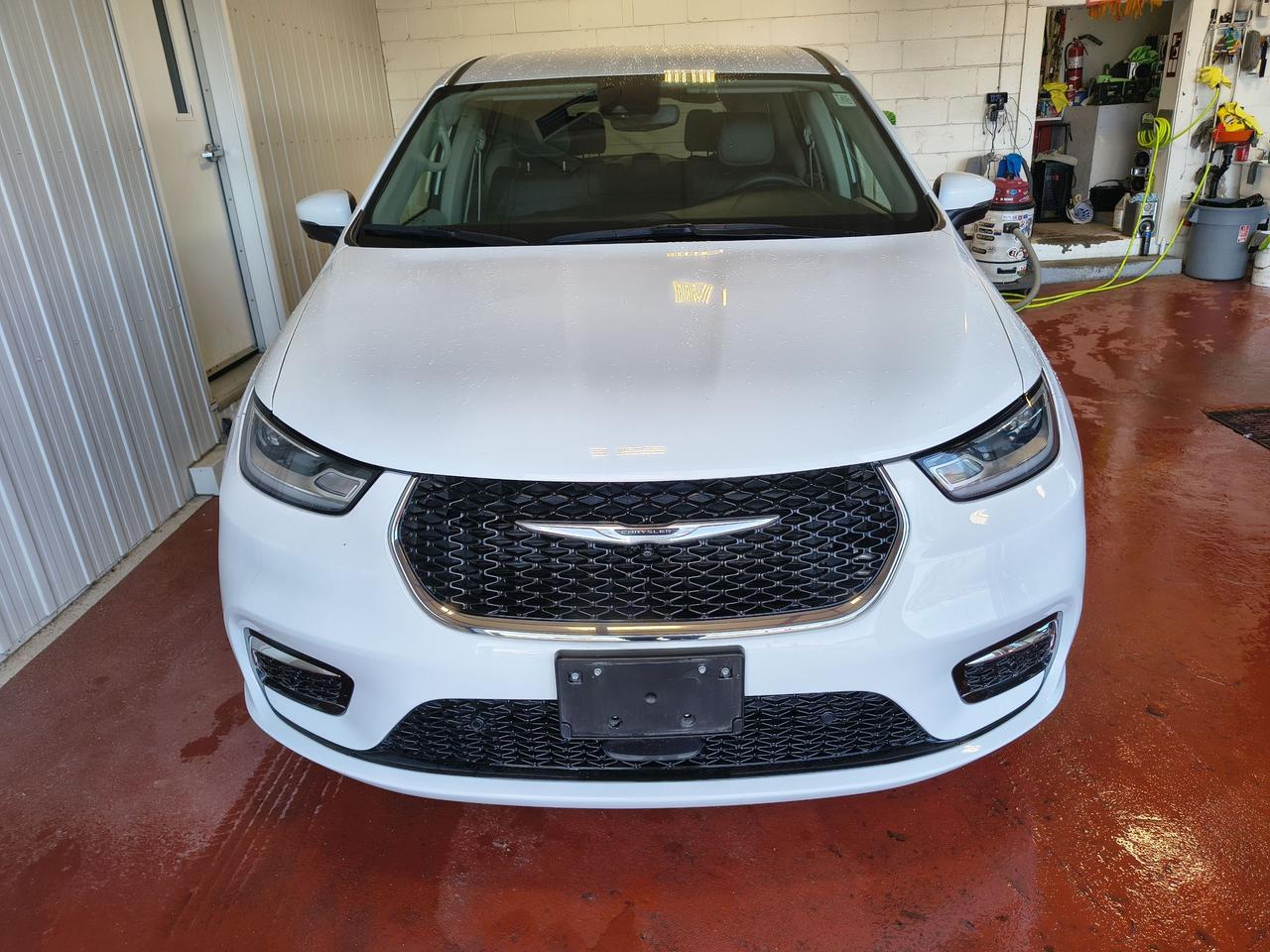 2023 Chrysler Pacifica Touring L Photo
