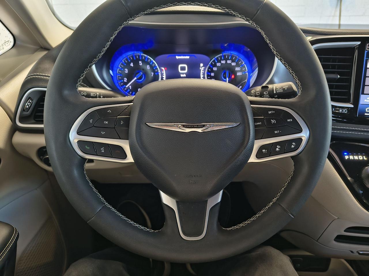 2023 Chrysler Pacifica Touring L Photo