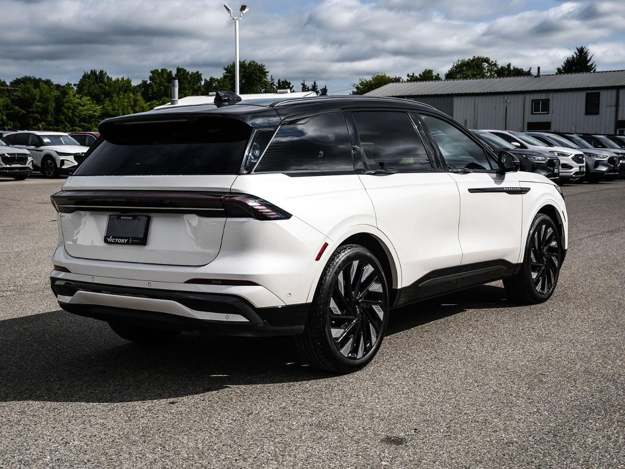 2024 Lincoln Nautilus Reserve AWD Photo4