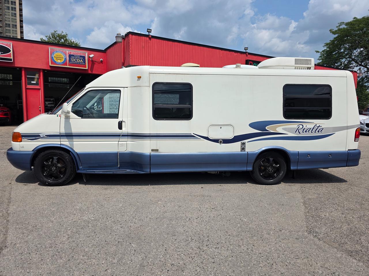 2003 Volkswagen Eurovan Rialta 22FT QD Winnebago Photo