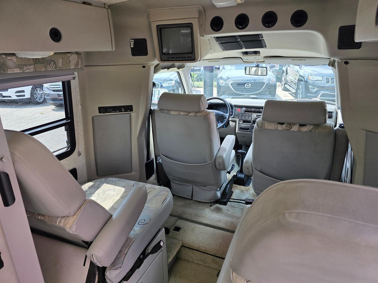 2003 Volkswagen Eurovan Rialta 22FT QD Winnebago Photo