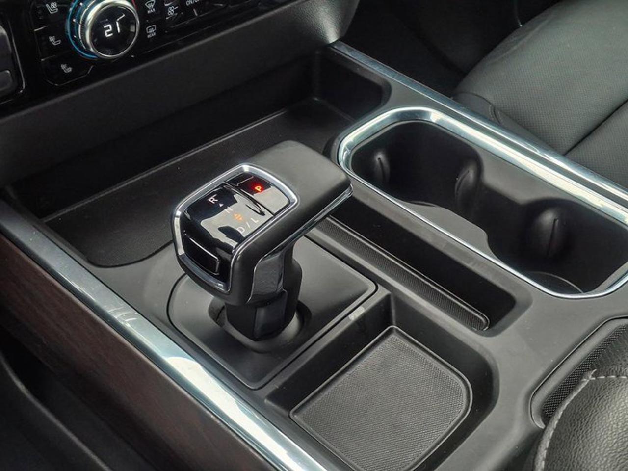 2024 GMC Sierra 1500 SLT Crew 4X4 | 6.2L V8 | 6.5 Box | Max Trailer Pkg | Leather | 360 Camera | Cooled Seats and More ! Photo