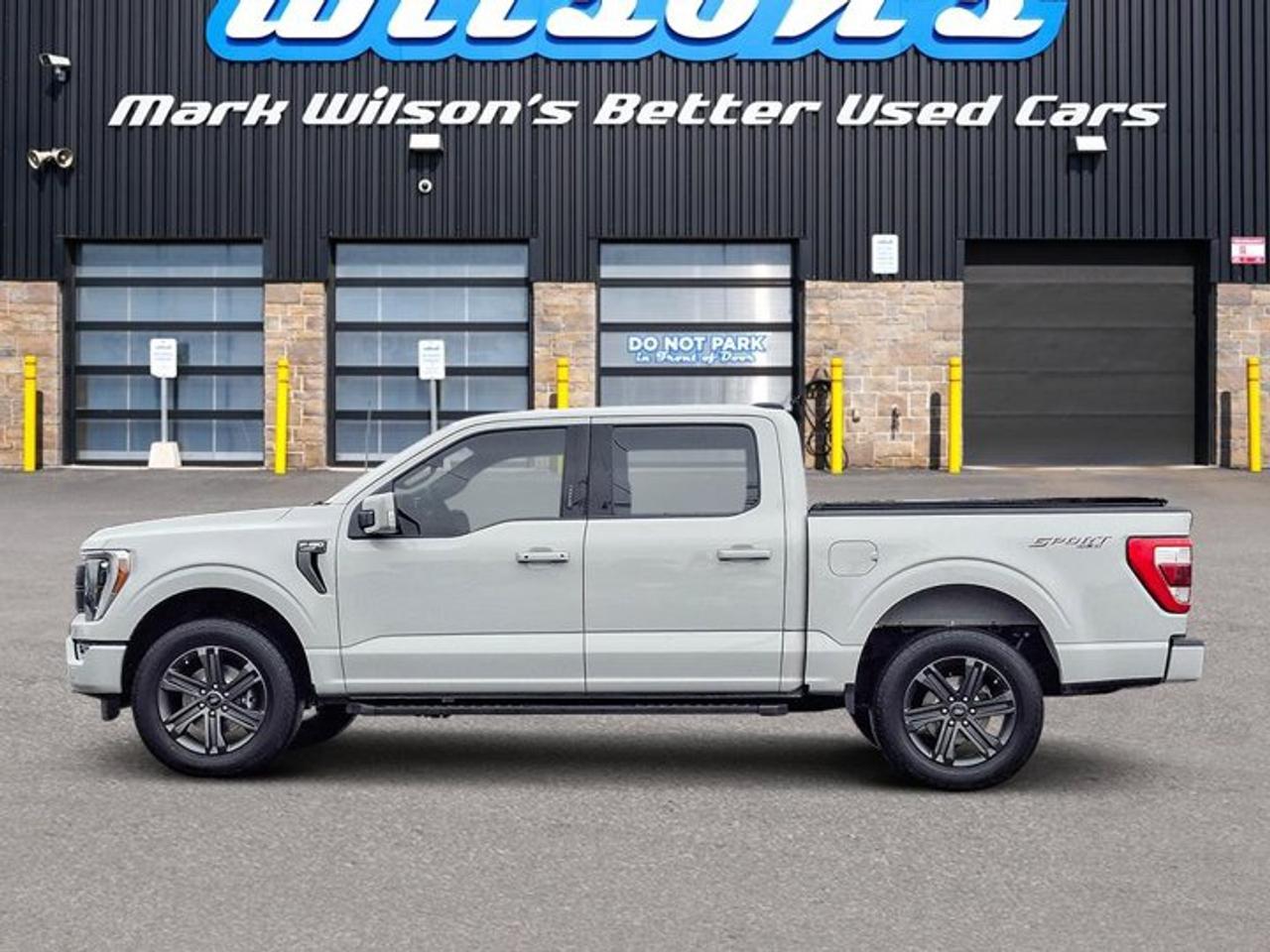 2023 Ford F-150 Lariat Crew 4X4 | 502A | Sport | Leather | Sunroof | Cooled + Heated Seats | Power Tailgate & More ! Photo1