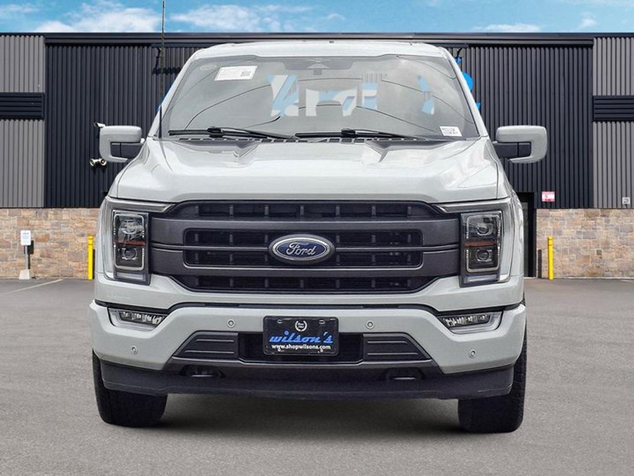 2023 Ford F-150 Lariat Crew 4X4 | 502A | Sport | Leather | Sunroof | Cooled + Heated Seats | Power Tailgate & More ! Photo