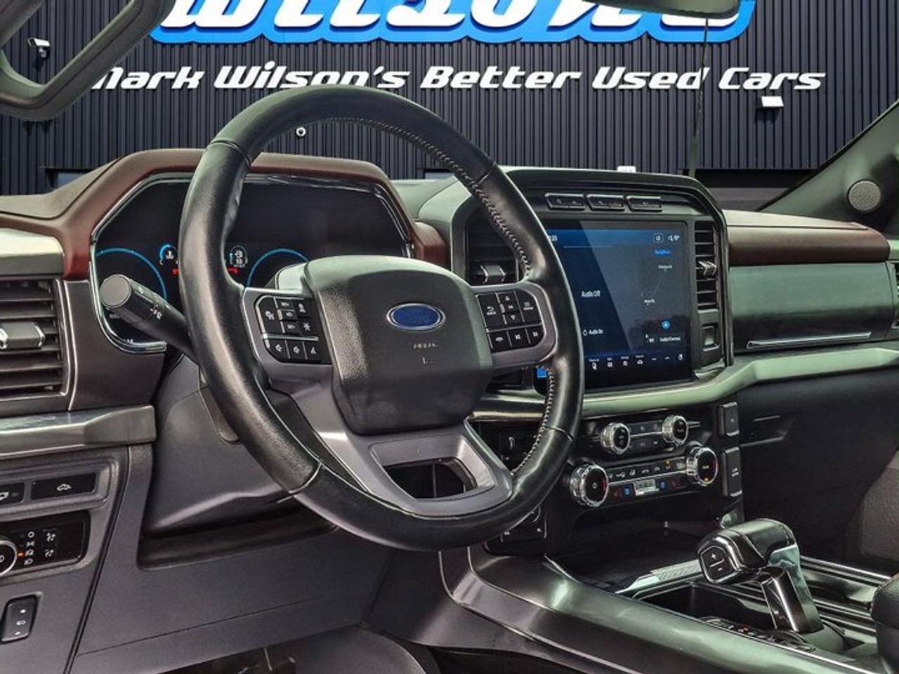 2023 Ford F-150 Lariat Crew 4X4 | 502A | Sport | Leather | Sunroof | Cooled + Heated Seats | Power Tailgate & More ! Photo
